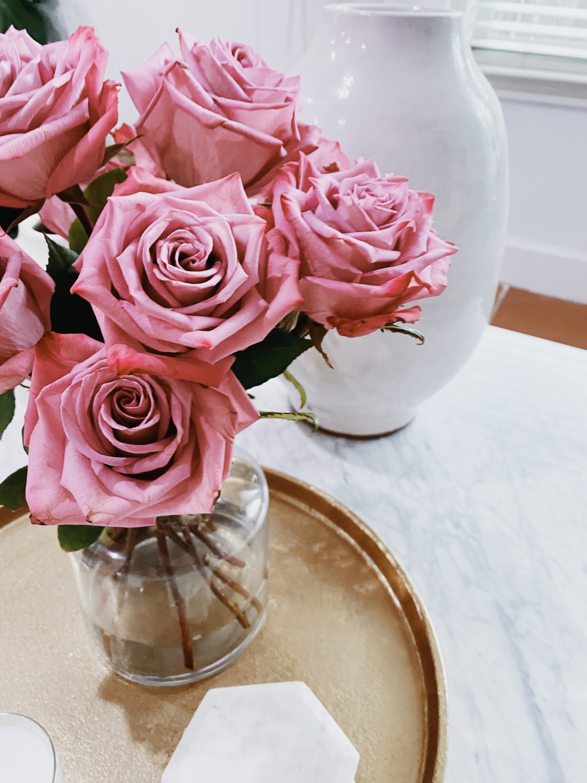 flower and accessories on glammed events coffee table -2