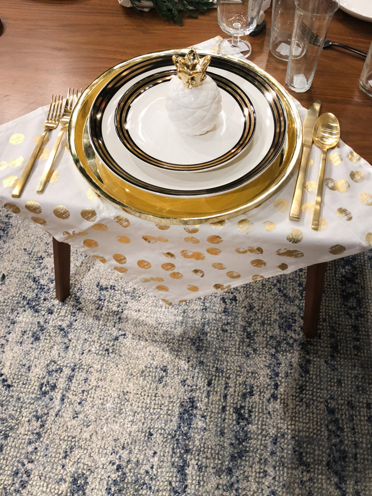 Glam Table Setting Ideas How to easily Style a Table » Glammed Events